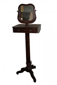 Móvel de toilette francês de pedestal estilo Diretório – Segunda metade do séc. XIX, mogno com espelho basculante